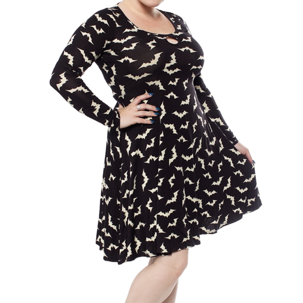 -SOLD- SOURPUSS LUNA BATS KEYHOLE SKATER